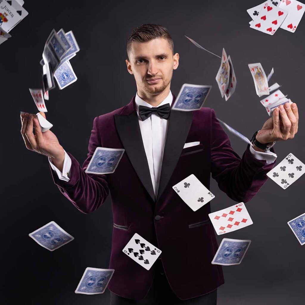 Doświadczony iluzjonista Karol Sanetti 3 karty