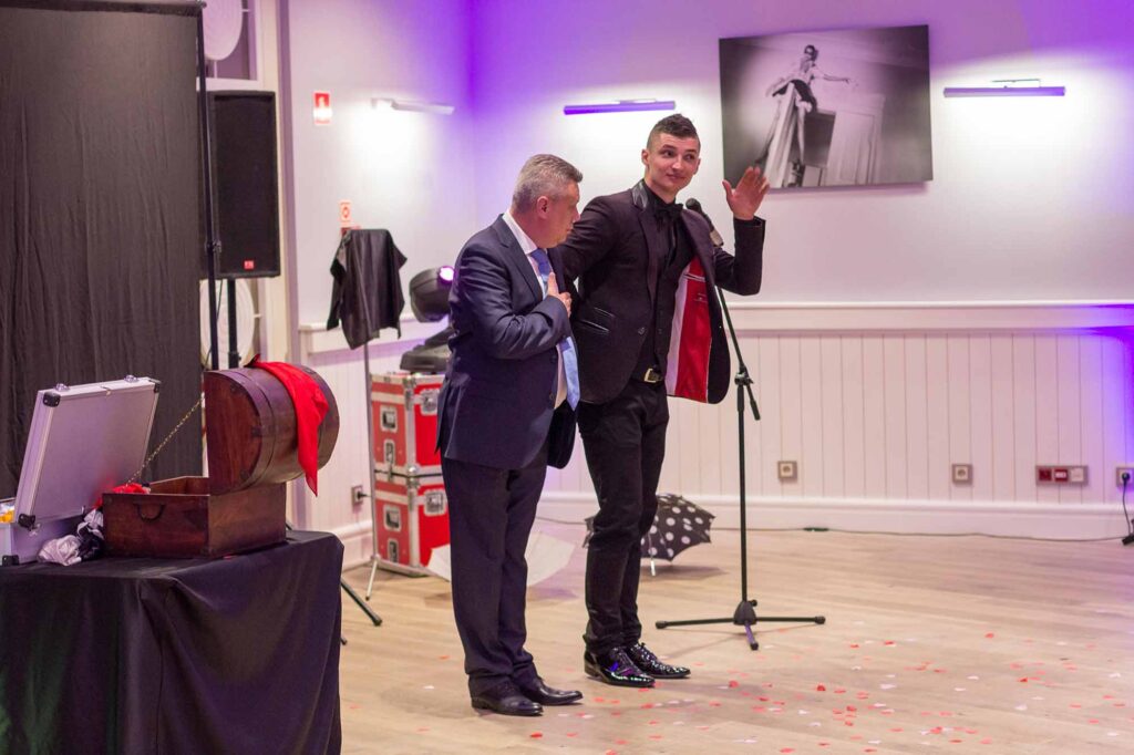 Elegancki iluzjonista na imprezę prywatną