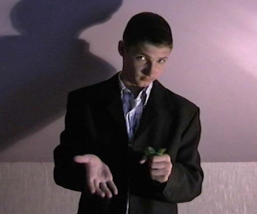 Młody iluzjonista magik 2