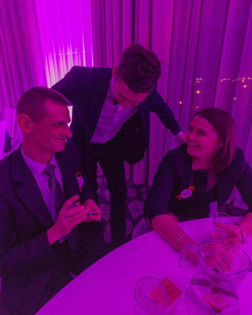 Pokaz iluzji na jubileuszu firmowym w Warszawie - iluzja z bliska 3