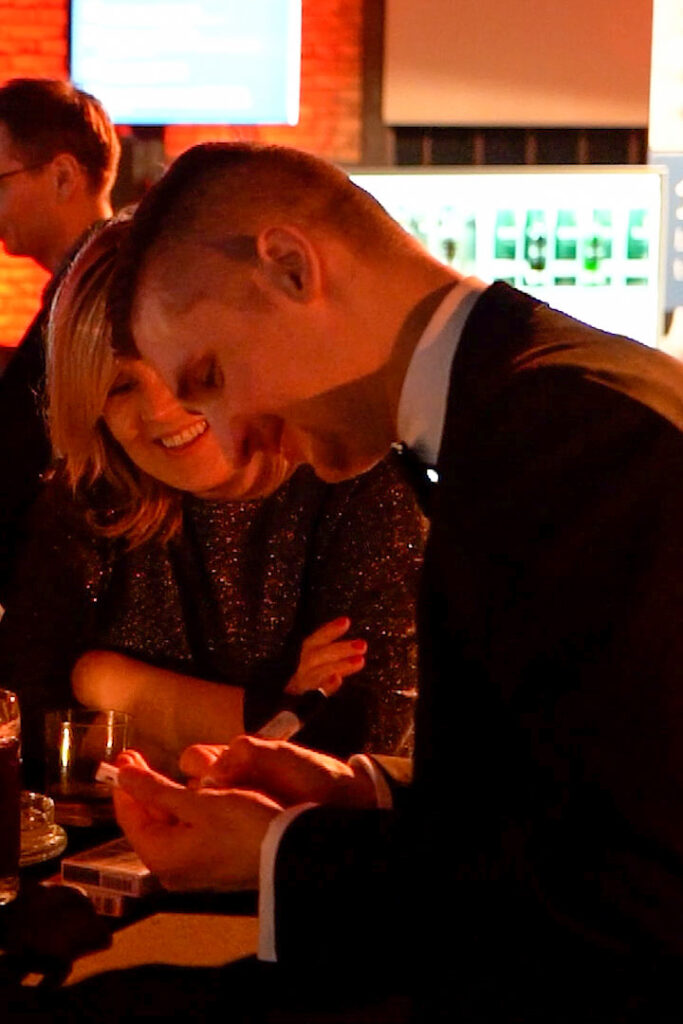 Pokaz iluzji z bliska w Krakowie - iluzjonista firmowy 2